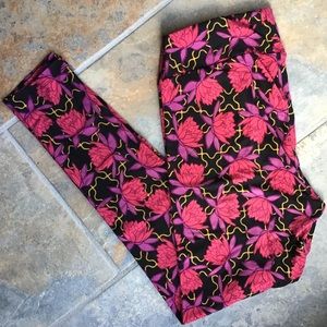 NWOT Lotus Flower Leggings